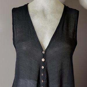 Flirty Button-down Sleeveless Blouse